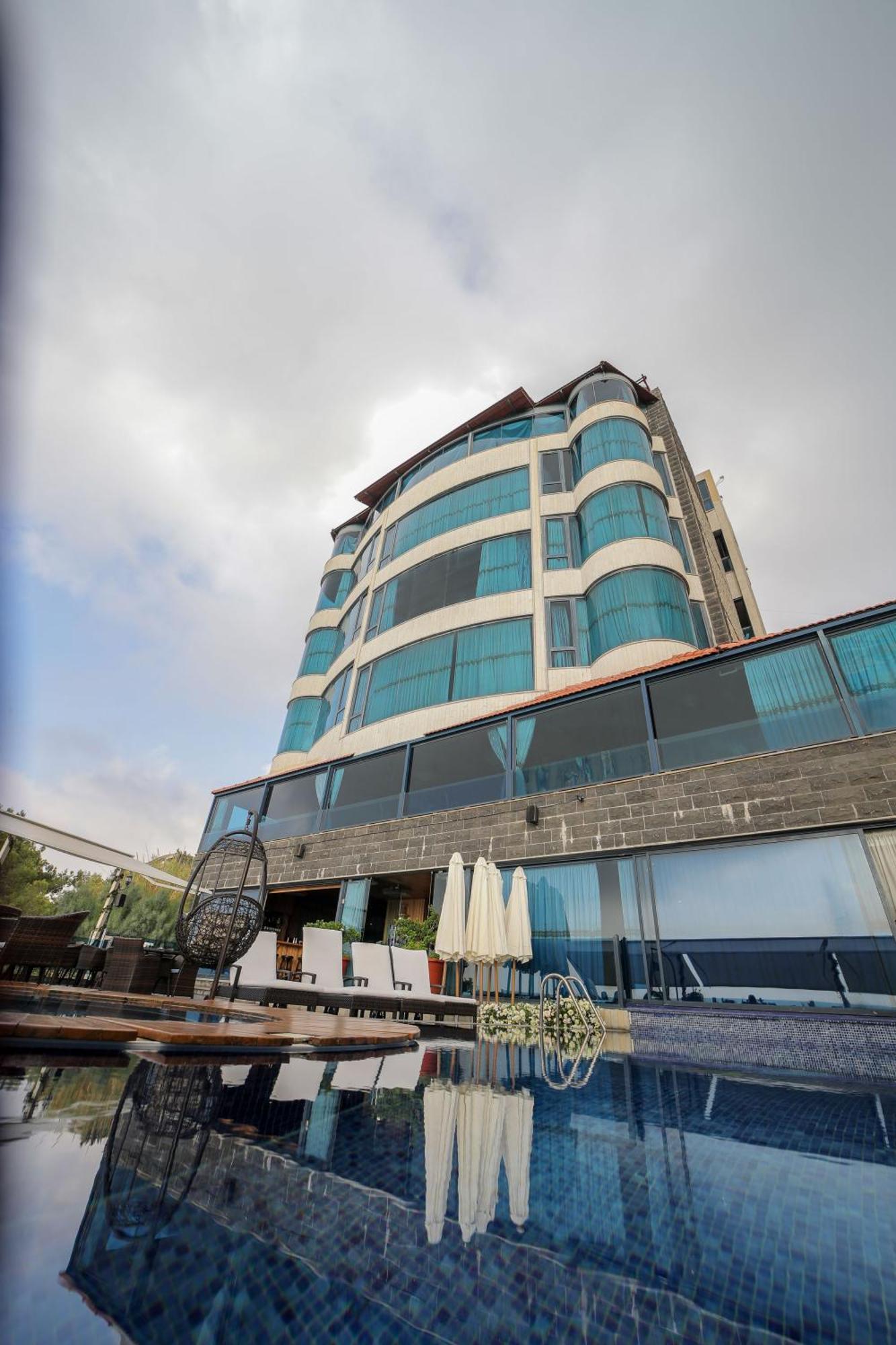 Bay Lodge Boutique Hotel Jounieh Exterior photo