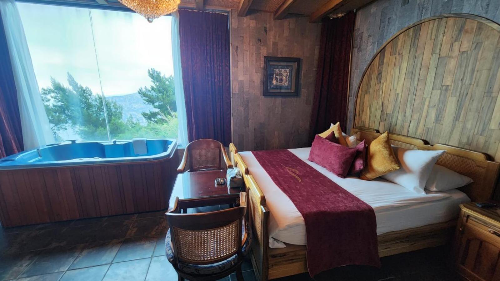 Bay Lodge Boutique Hotel Jounieh Exterior photo
